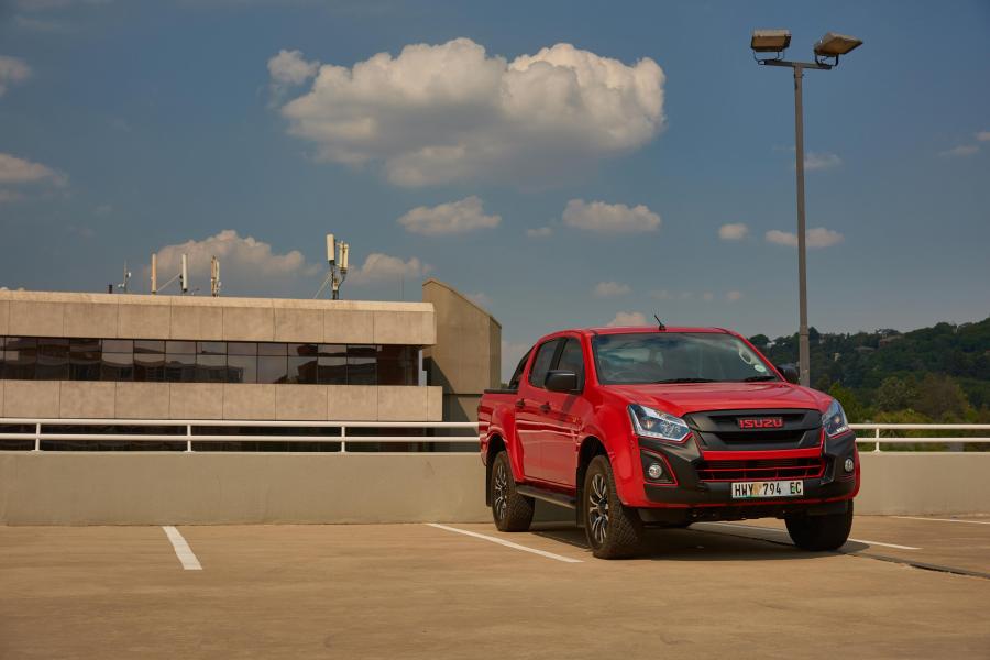  Isuzu KB Double Cab X-Rider 2017 года  (фото 37 из 40)